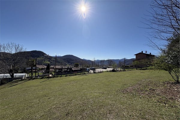 Terreno edificabile in mezzo alla natura, ideale per gli amanti di cavalli 1