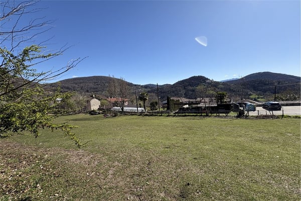 Terreno edificabile in mezzo alla natura, ideale per gli amanti di cavalli 2