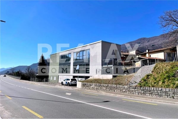 Brandneues Geschäftsgebäude 1