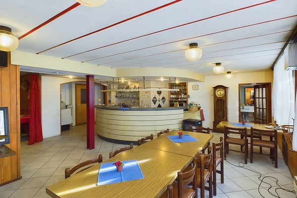 Ristorante con alloggi / immobile convertibile nella natura montana 2