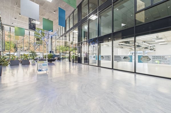 Prestigioso spazio commerciale a Taverne 1