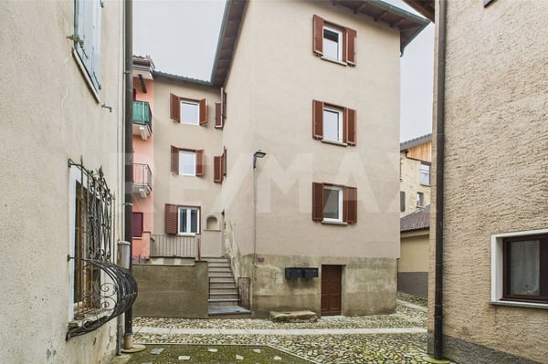 Casa intera o 2 appartamenti, rinnovata di recente, a Miglieglia 1