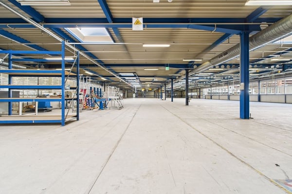 Importante stabile commerciale-industriale 1