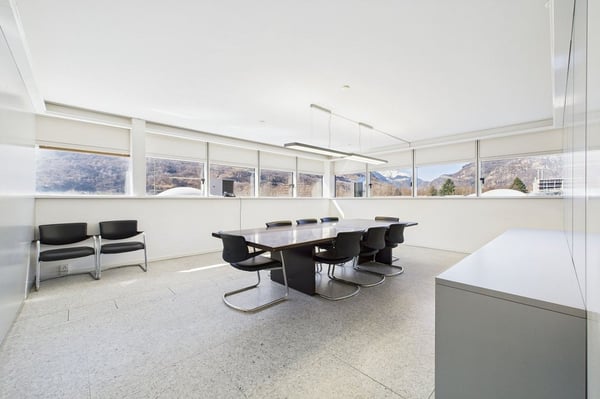 Importante stabile commerciale-industriale 2