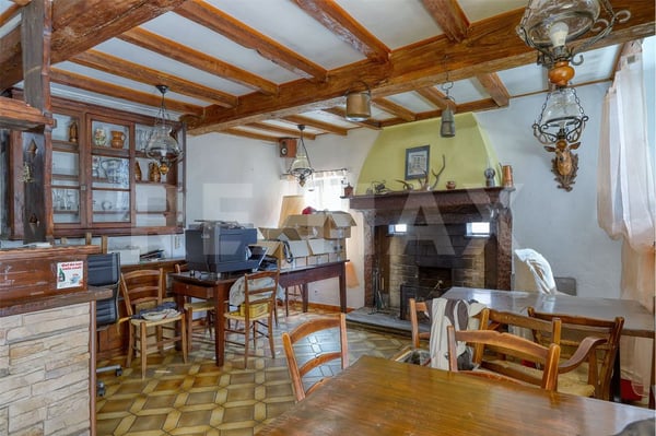 Drei Wohnungen und eine historische Osteria  zwischen zeitloser Eleganz und Wärme 2