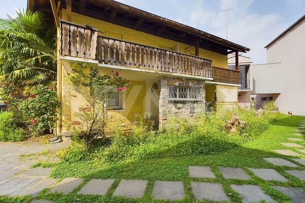 Helles freistehendes Haus mit genehmigtem Bauprojekt 1