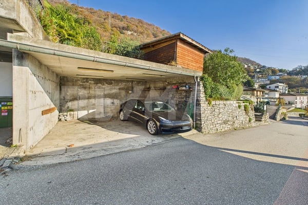 Casa bifamiliare in collina con bella vista e ampio spazio esterno 2