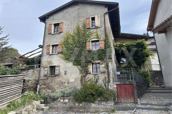 Grande casa di nucleo con vista aperta sulla Valcolla Certara 1