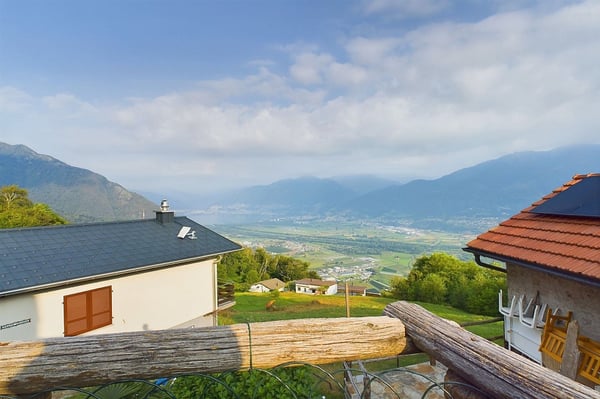 Caloroso e accogliente rustico di montagna con vista sul Lago Maggiore 1