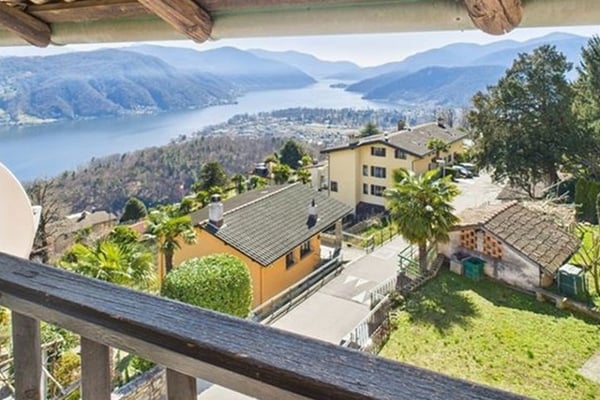 Casa bifamiliare con vista lago eleganza comfort e relax 1