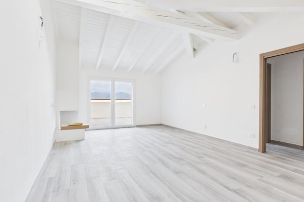 La vostra casa tra l'Italia e la Svizzera con una vista panoramica unica (Italia)