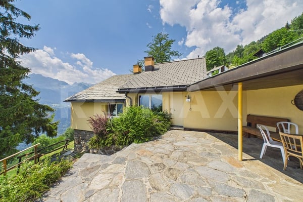 Casa di vacanza bifamiliare con terreno edificabile 1