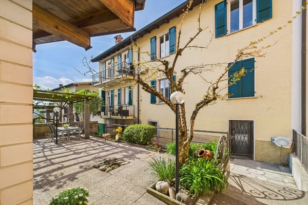 Proprietà a reddito in zona centrale - 3 appartamenti rinnovati con giardino 1