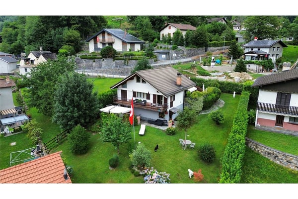 Casa unifamiliare con splendida vista immersa nella natura della valle di Blenio 2