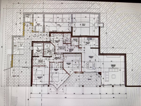 3775 - LUMINOSO AMPIO APPARTAMENTO CON GIARDINO E VISTA APERTA 4