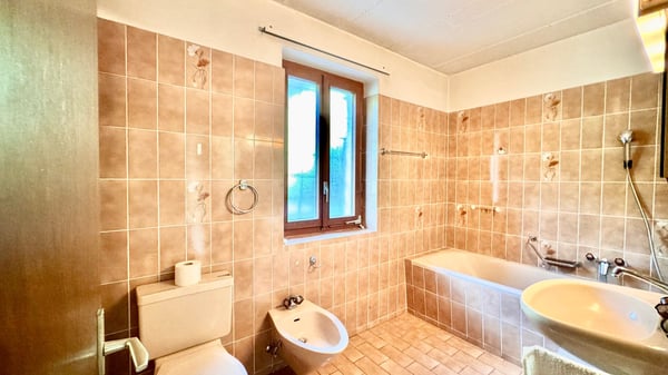 rif. 2018 CASA BIFAMILIARE TICINESE-GRANDE POTENZIALE NEL VERDE CON BOX AUTO 19