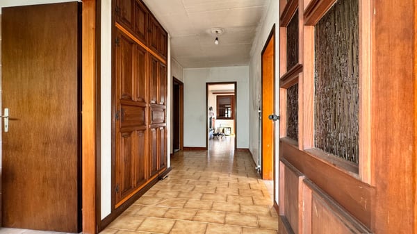 rif. 2018 CASA BIFAMILIARE TICINESE-GRANDE POTENZIALE NEL VERDE CON BOX AUTO 13