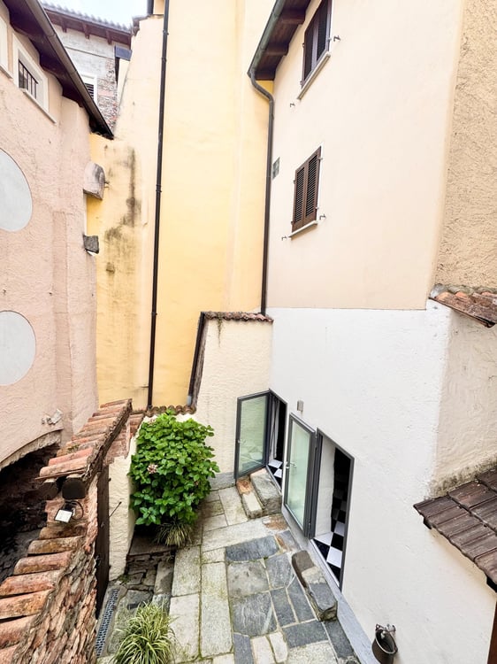 Ref. 2025 - ZWEITWOHNSITZ- TESSINER HAUS - SEPARATEM GARTEN MIT SEESICHT 21