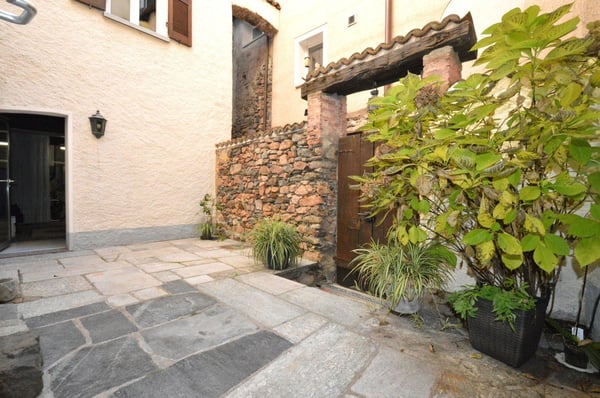 Ref. 2025 - ZWEITWOHNSITZ- TESSINER HAUS - SEPARATEM GARTEN MIT SEESICHT 9