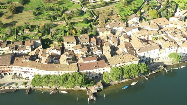 Ref. 2025 - ZWEITWOHNSITZ- TESSINER HAUS - SEPARATEM GARTEN MIT SEESICHT 24