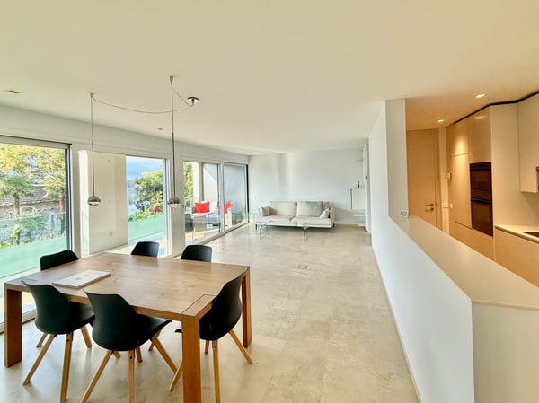 1776 LUXURIÖSE WOHNUNG MIT TEILWEISEM SEEBLICK – ZWEITWOHNUNG 1