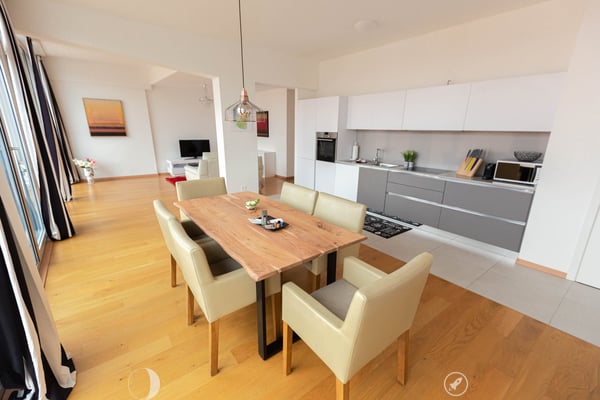Luxuriöse möblierte 2.5-Zimmer-Wohnung mit Service im Zentrum von Biel 2