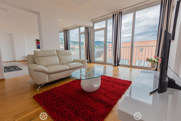Luxuriöse möblierte 2.5-Zimmer-Wohnung mit Service im Zentrum von Biel 1