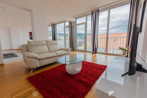 Luxuriöse möblierte 2.5-Zimmer-Wohnung mit Service im Zentrum von Biel 1