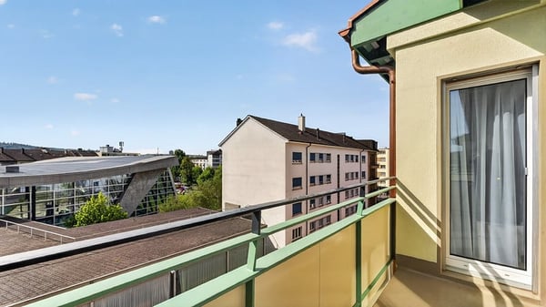 Moderne möblierte 2-Zimmer-Wohnung mit Service und Balkon in Biel 11
