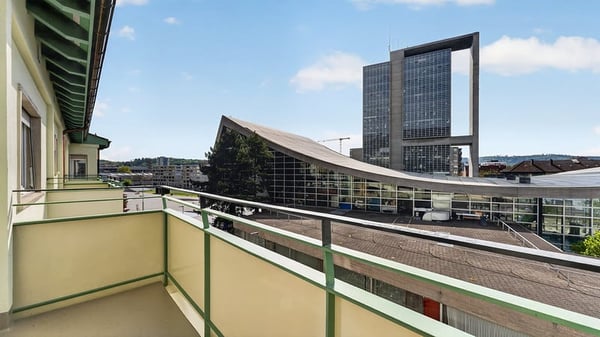 Moderne möblierte 2-Zimmer-Wohnung mit Service und Balkon in Biel 10