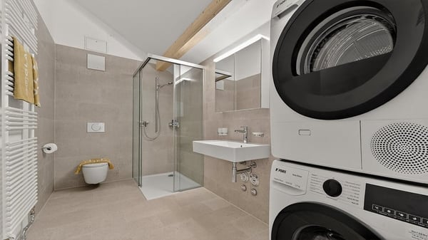 Eklusive möblierte 2.5-Zimmer Attika Wohnung mit Service und Terrasse in Biel 15