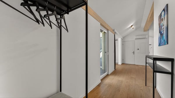 Eklusive möblierte 2.5-Zimmer Attika Wohnung mit Service und Terrasse in Biel 10