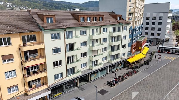Eklusive möblierte 2.5-Zimmer Attika Wohnung mit Service und Terrasse in Biel 1
