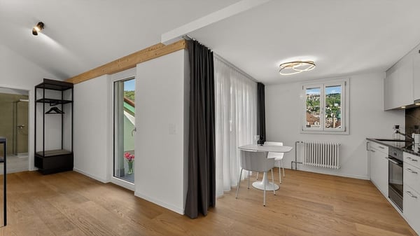 Eklusive möblierte 2.5-Zimmer Attika Wohnung mit Service und Terrasse in Biel 9