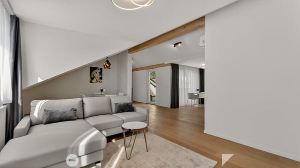 Eklusive möblierte 2.5-Zimmer Attika Wohnung mit Service und Terrasse in Biel 5