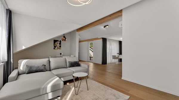 Eklusive möblierte 2.5-Zimmer Attika Wohnung mit Service und Terrasse in Biel 5