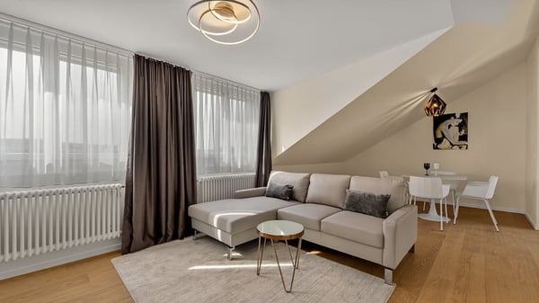 Eklusive möblierte 2.5-Zimmer Attika Wohnung mit Service und Terrasse in Biel 4