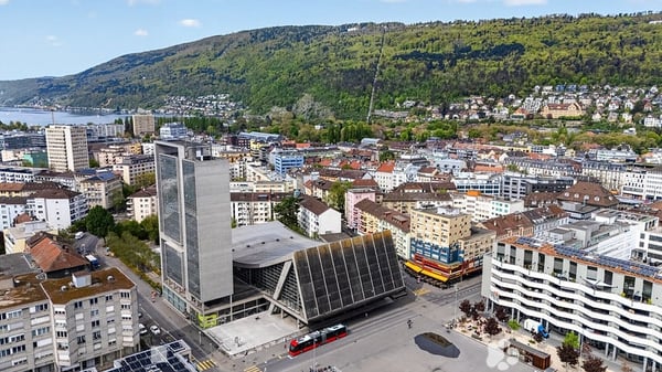 Eklusive möblierte 2.5-Zimmer Attika Wohnung mit Service und Terrasse in Biel 2