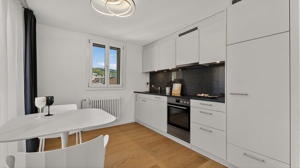 Eklusive möblierte 2.5-Zimmer Attika Wohnung mit Service und Terrasse in Biel 8