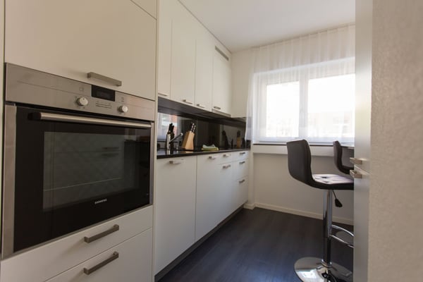 Möblierte 4-Zimmer-Wohnung mit Service und Balkon - Stadtzentrum Zürich 5