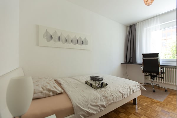 Möblierte 4-Zimmer-Wohnung mit Service und Balkon - Stadtzentrum Zürich 4