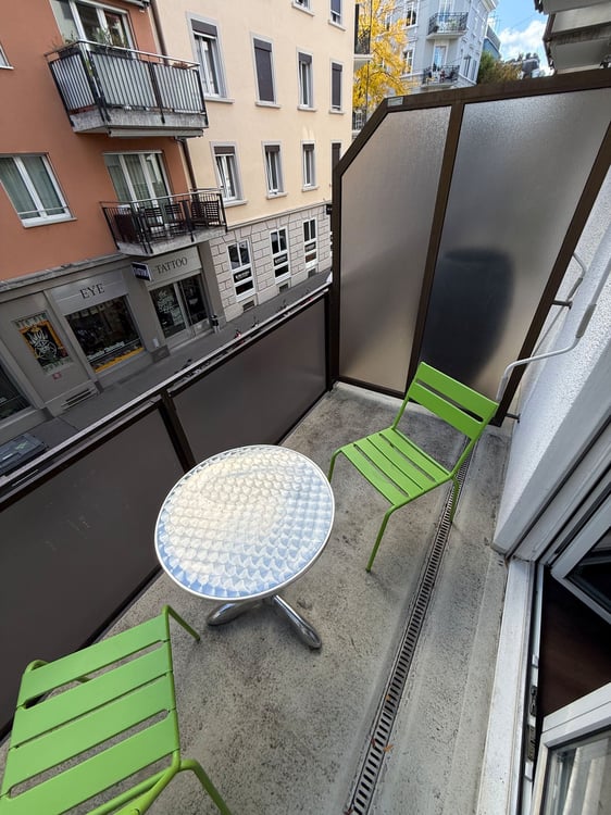 Möblierte 3.5-Zimmer-Apartment mit Balkon in der Innenstadt Zürich 12