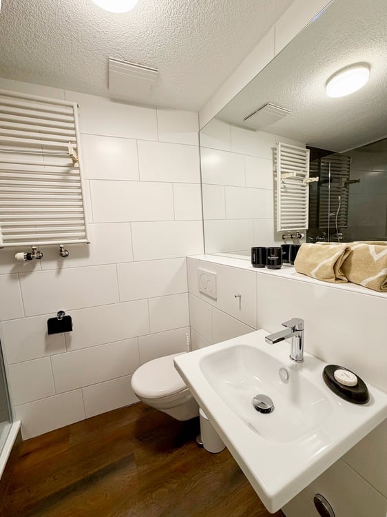 Möblierte 3.5-Zimmer-Apartment mit Balkon in der Innenstadt Zürich 11