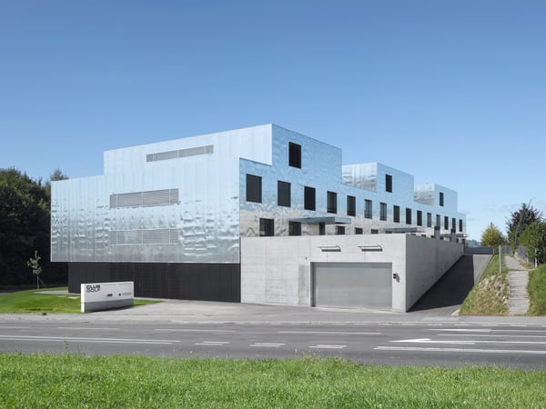 Zentrale Einstellhallenplätze in Sempach 2