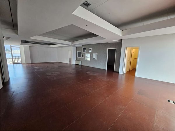 Sant'Antonino, affittiamo ufficio 250 mq + magazzini adiacenti 2