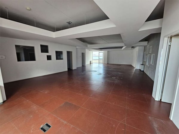 Sant'Antonino, affittiamo ufficio 250 mq + magazzini adiacenti 4
