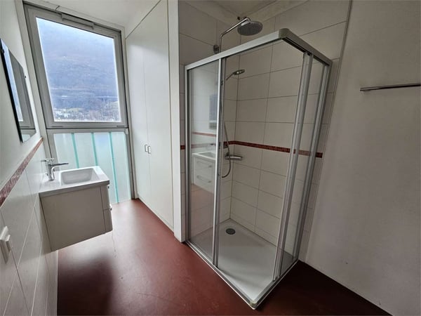 Sant'Antonino, affittiamo ufficio 250 mq + magazzini adiacenti 9