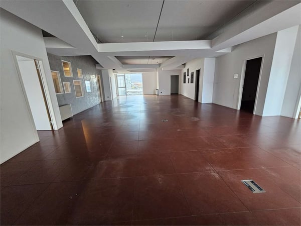 Sant'Antonino, affittiamo ufficio 250 mq + magazzini adiacenti 1