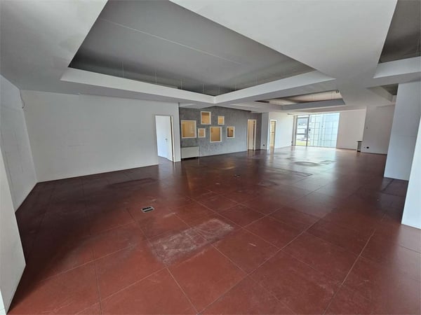 Sant'Antonino, affittiamo ufficio 250 mq + magazzini adiacenti 3
