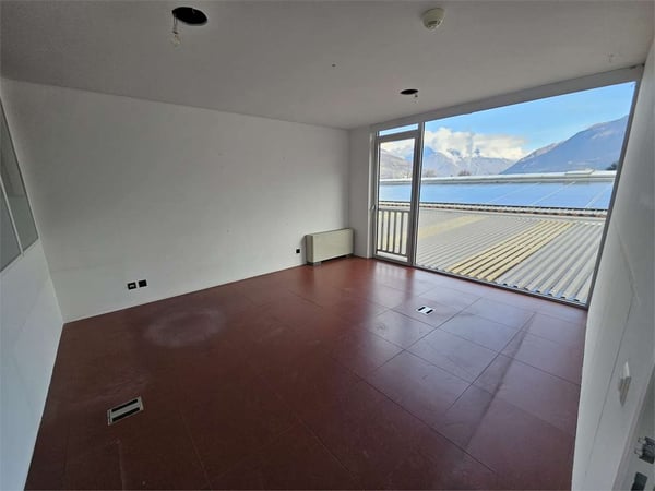 Sant'Antonino, affittiamo ufficio 250 mq + magazzini adiacenti 5